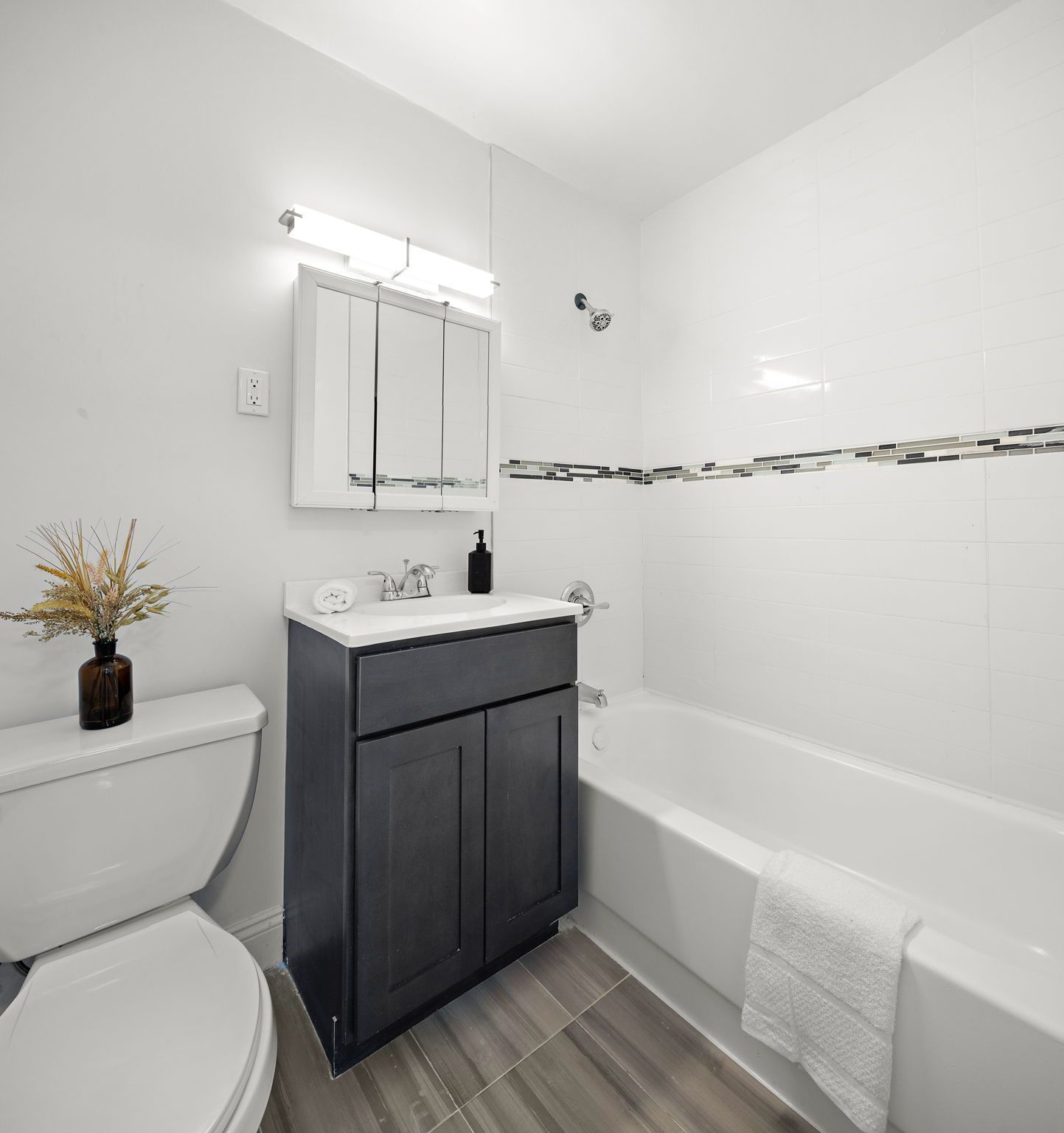 Contemporary apartment finishes
